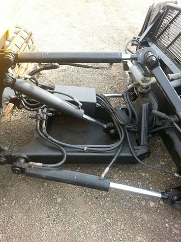 Image 3 - Snow Cat stump pans